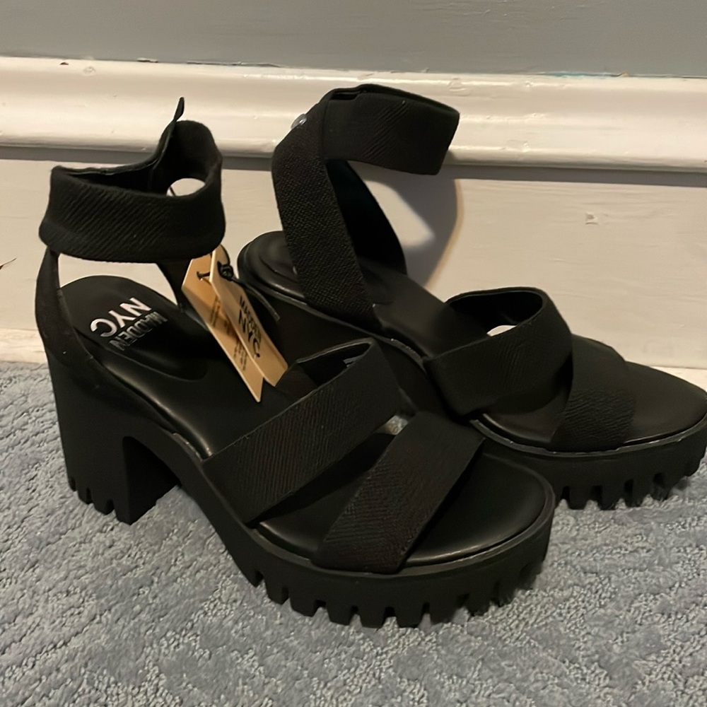 Women’s webbed heel sandal